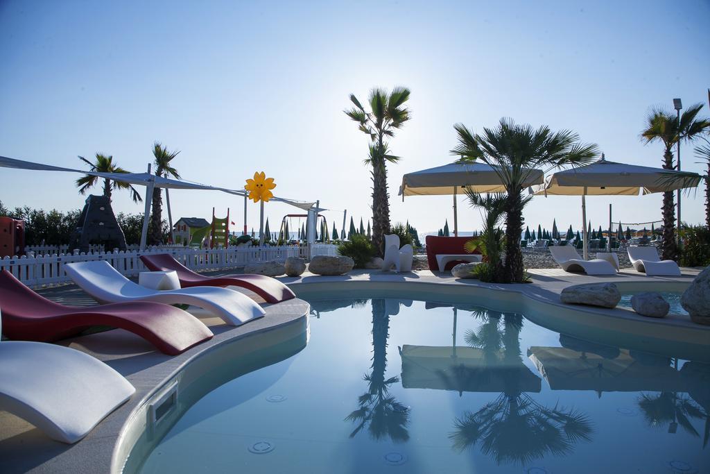 Hotel Doge Alba Adriatica Eksteriør billede