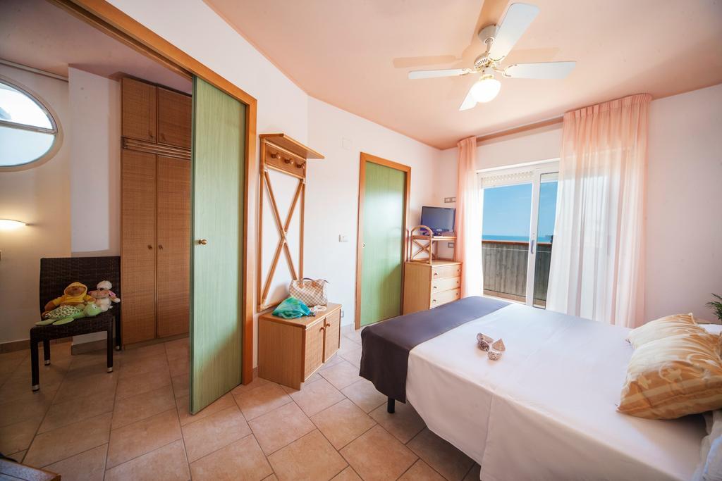Hotel Doge Alba Adriatica Værelse billede