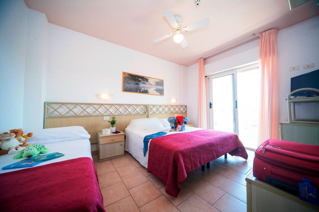 Hotel Doge Alba Adriatica Værelse billede