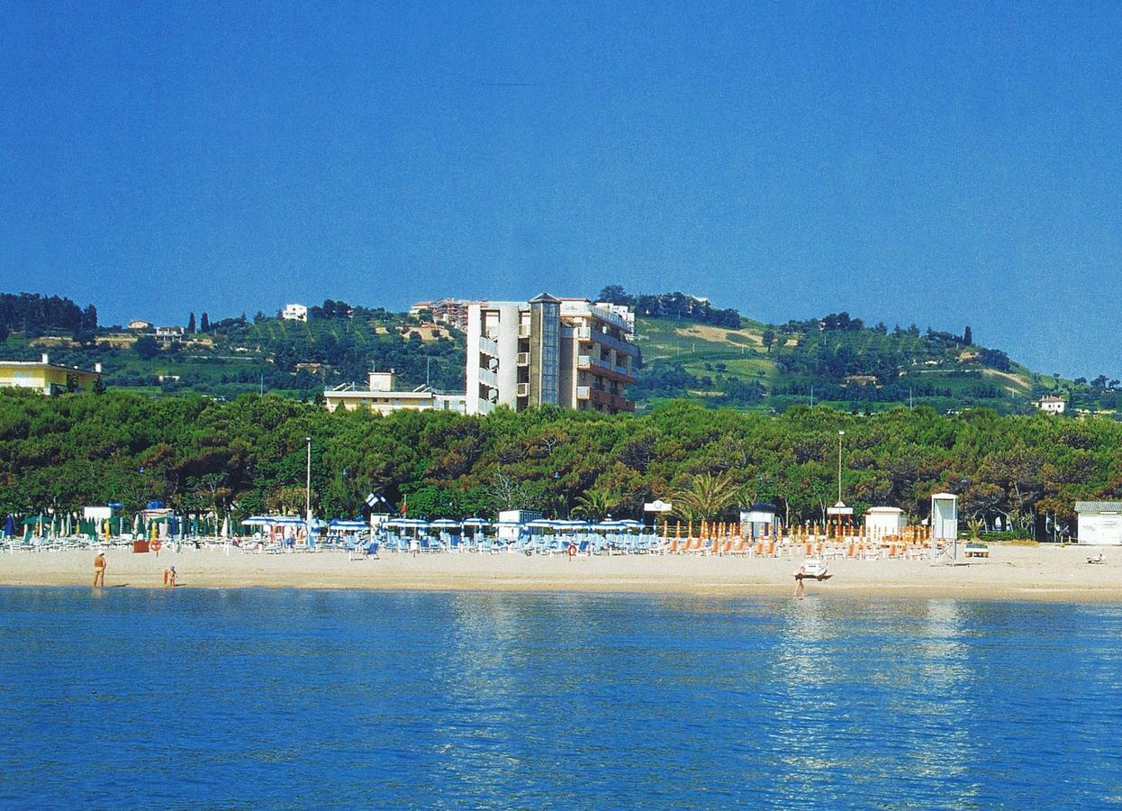 Hotel Doge Alba Adriatica Eksteriør billede